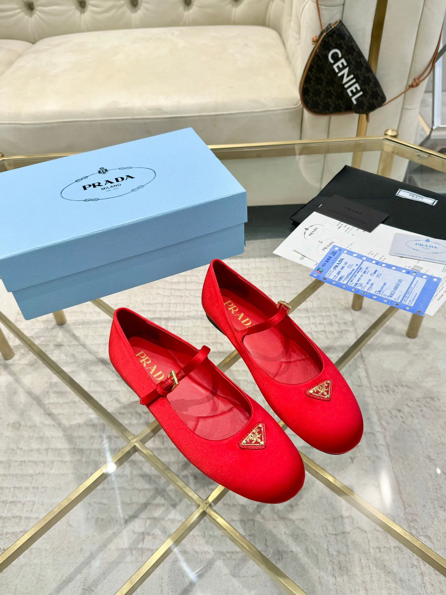 👟👟Ex-factory price 500👟👟 New arrival 👉Ready stock👈Remove the original board and make a 1:1 replica‼ ️ Highest version 2024 Prada early autumn catwalk hot style 😘 Latest autumn style Flat-soled travel series Original 1:1 mold outsole, a must-have for goddesses, super comfortable on the feet, reducing age 👉 The upper is made of imported original velvet, soft and textured, lining + foot pads, imported sheepskin lining, breathable and comfortable, private molded buckles (all original logos), packaging process Code number 35M-39M (40 41 customized, non-refundable and non-exchangeable)✅
